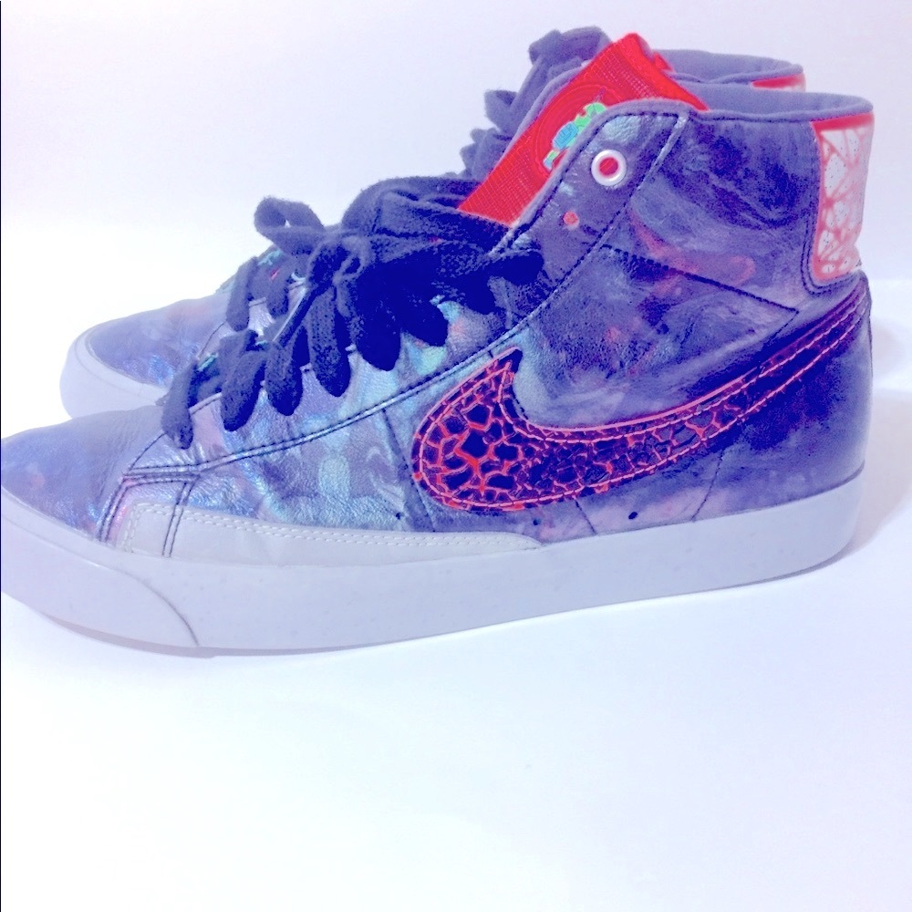 NIKE AREA 72.